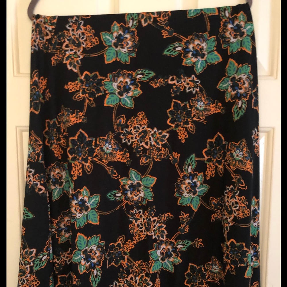 LuLaRoe Maxi Skirt- M